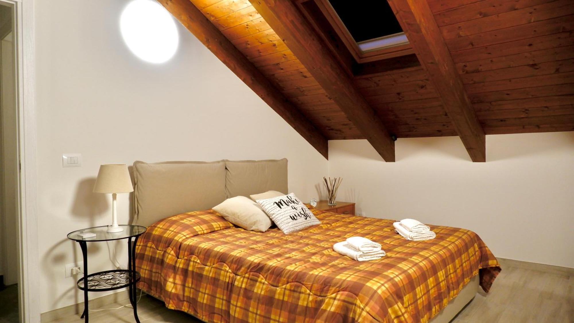 Attico Nel Cuore Delle Langhe - Free Parking Wi-Fi E Ac อัลบา ภายนอก รูปภาพ